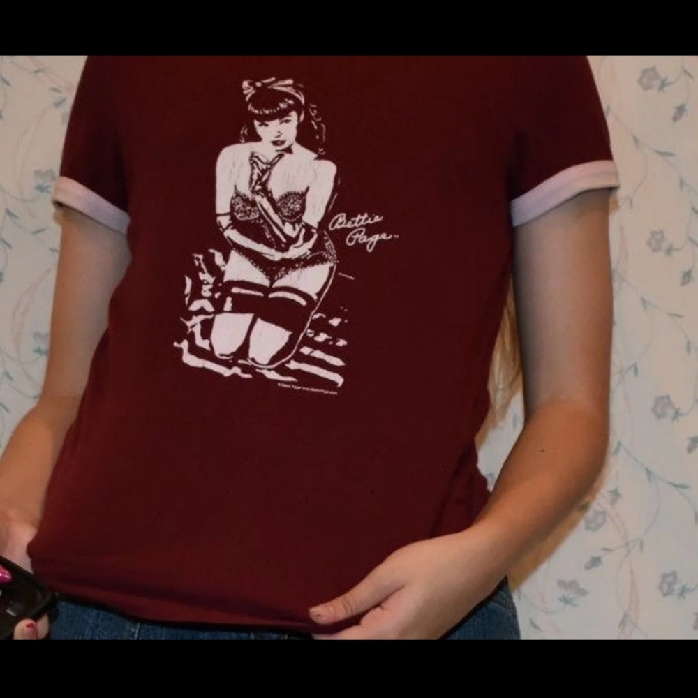 Bettie page tee